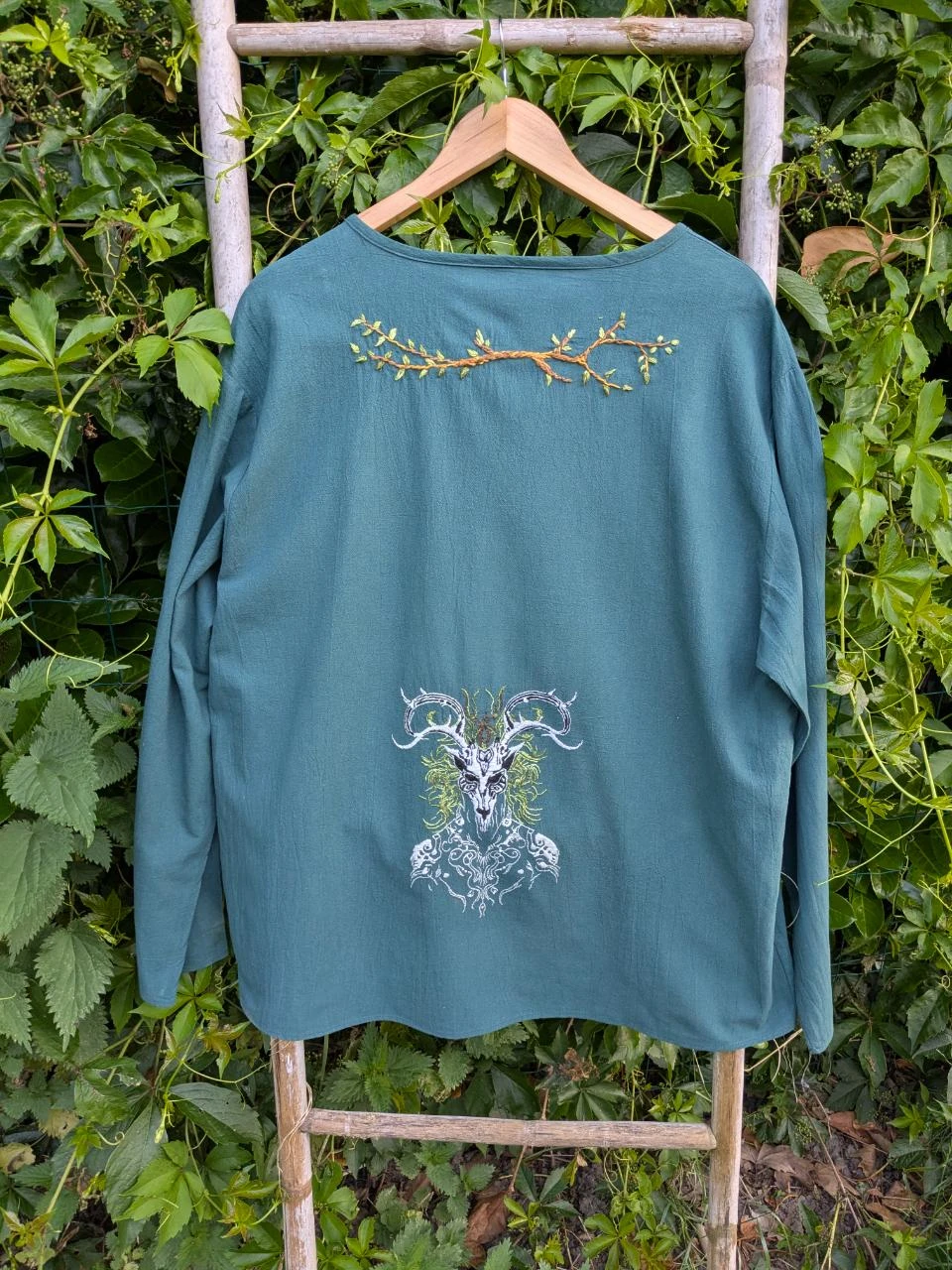 Camisa ritual medieval do Wendigo, bordado xamânico, peça única – photo 2